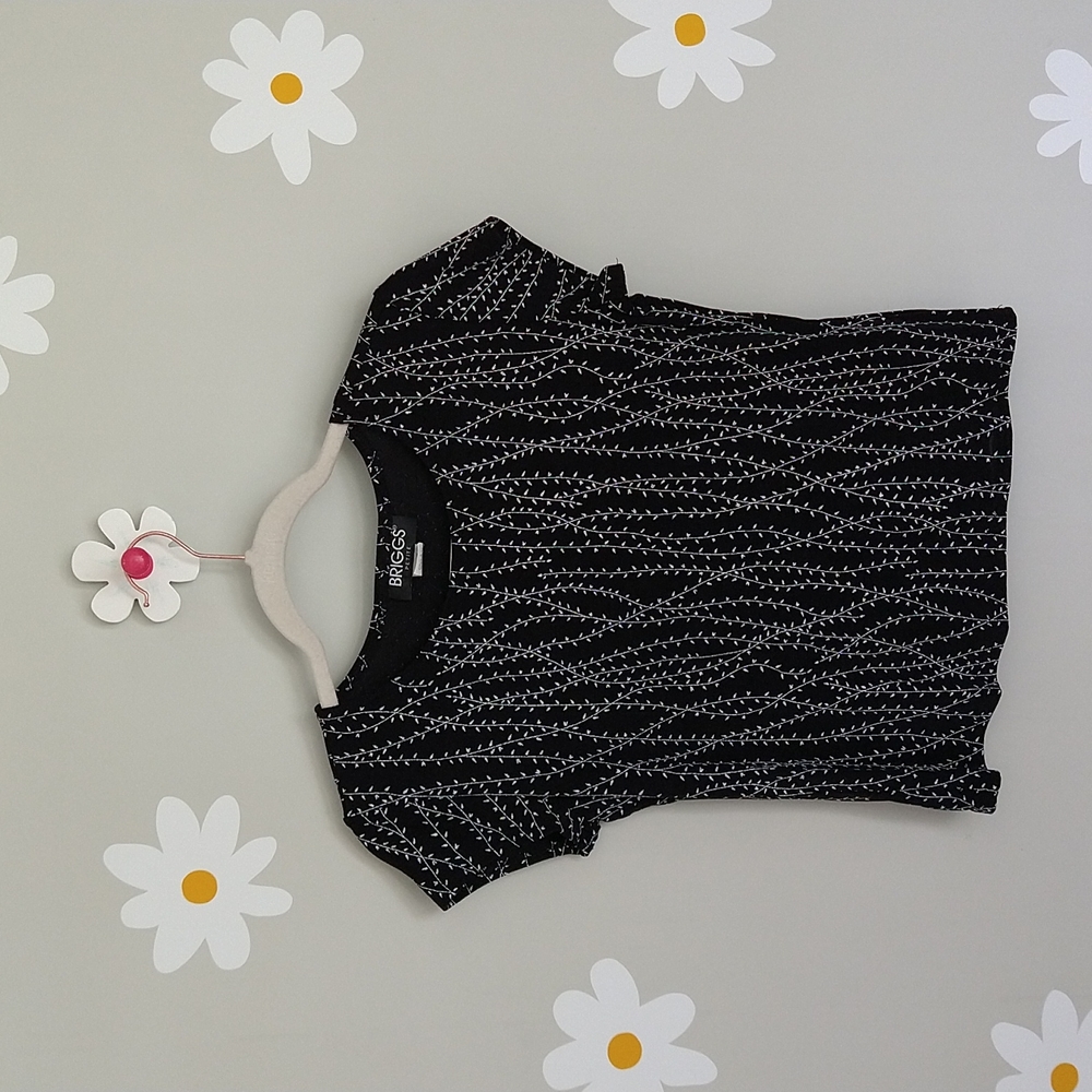 🌼 Briggs Petite Black With White Leaf Print Short-Sleeve Top